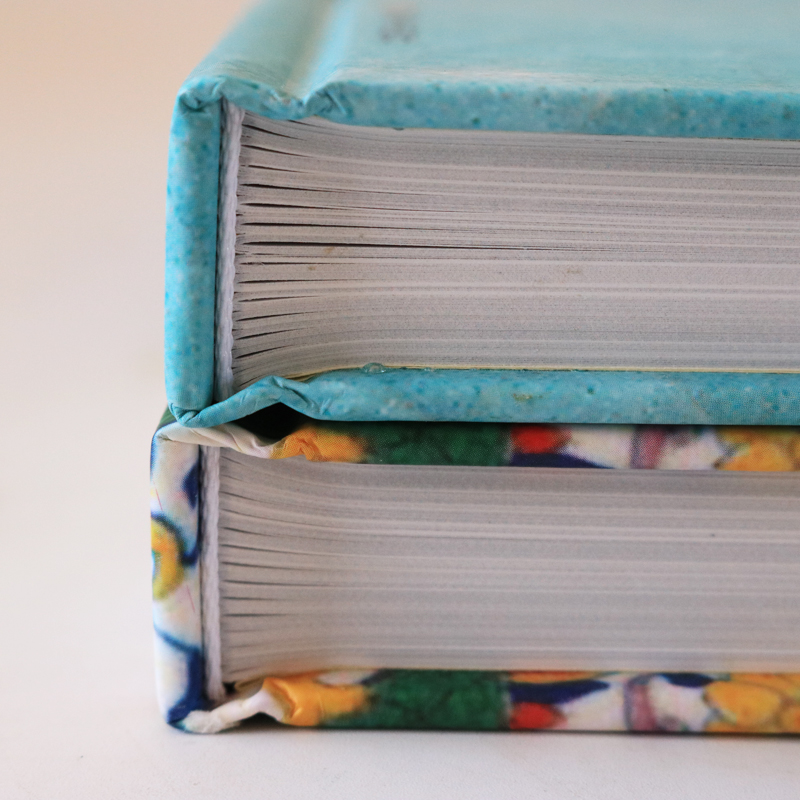 中國官窯瓷器(上下兩冊)典藏收藏本 重達3.2公斤 中國官窯瓷器(上下兩冊)典藏收藏本 重達3.2公斤